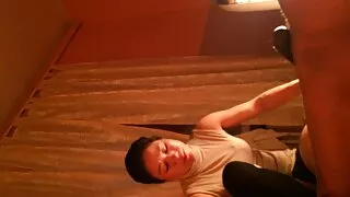 તે પૂર્ણ એચડી porn hub વ્યક્તિએ તેના મોંમાં ચશ્મા મૂક્યા અને મોટા બૂબ પર ઊભા રહ્યા.