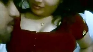 એક માણસ છુપાયેલા પારકી માં અને પુત્ર porn કેમેરા પર મૂકે છે અને બાથરૂમમાં એક મહિલા સાથે પોર્ન રેકોર્ડ કરે છે