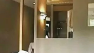 તે ગુદા મૈથુન પછી તેની આંગળીઓ ચાટે છે અને brazzers stepmom શુક્રાણુમાં સ્ખલન કરે છે.