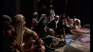 નિકોલે એક માણસને તેના ઘરે આમંત્રણ xxx વિડિઓ ફિલ્મ આપ્યું, અને બોયફ્રેન્ડ ચિકનની અંદર સ્ખલન કરે છે
